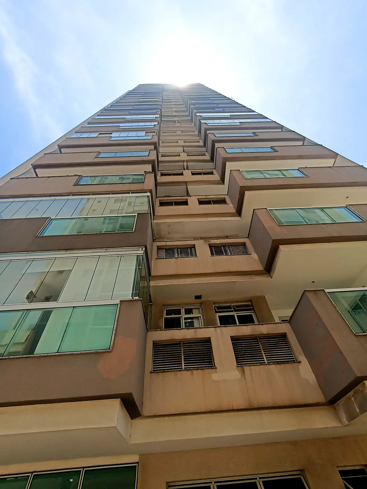 Residencial Amazônia: Antes: ferrugem e lixiviação nas sacadas