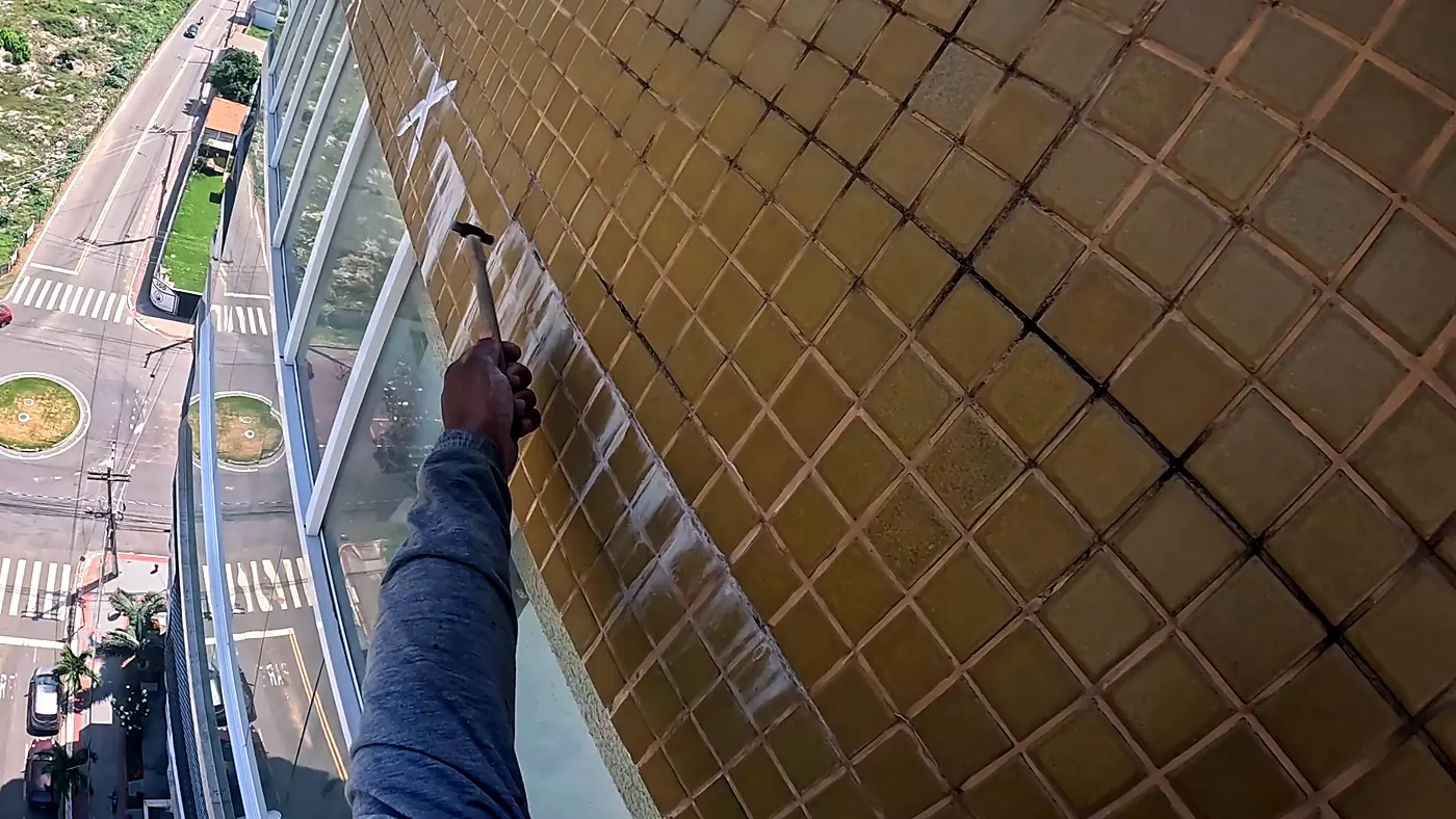 Teste de percussão em revestimento cerâmico